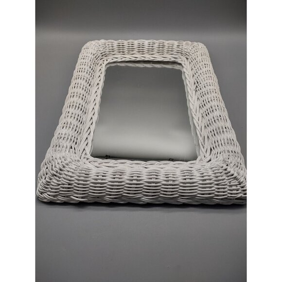 Vintage 1970s White Wicker Wall Mirror Cottage Retro, Rectangular 16" x 12" - Picture 3 of 14